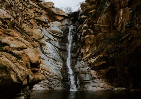 המלצה לטיול: מפל מדהים בדרום קליפורניה שבסופו בריכת שחייה עוצרת נשימה