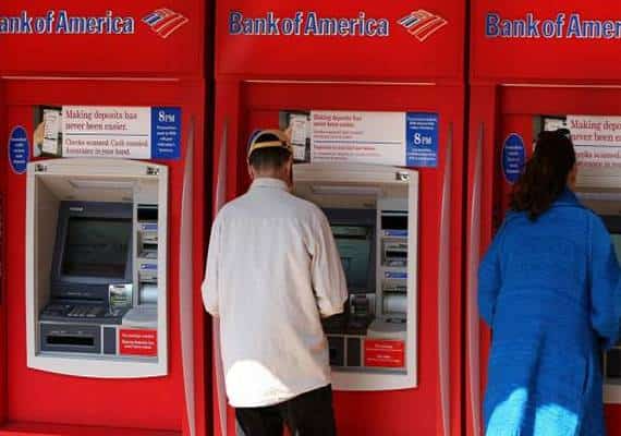 " מדוע BANK OF AMERICA חזר לגבות עמלות על הפקדות?"
