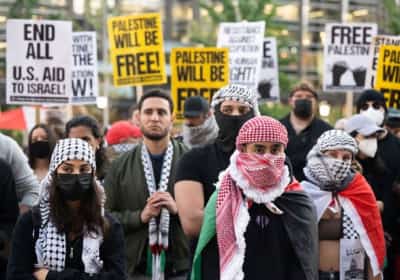 הכאפייה כסמל שנאה: האם הגיע הזמן להציב גבולות לחופש הביטוי?