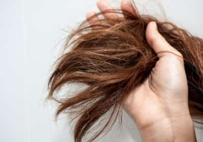 קצוות מפוצלים: איך תופעה קטנה מחבלת בדרך לשיער בריא וארוך