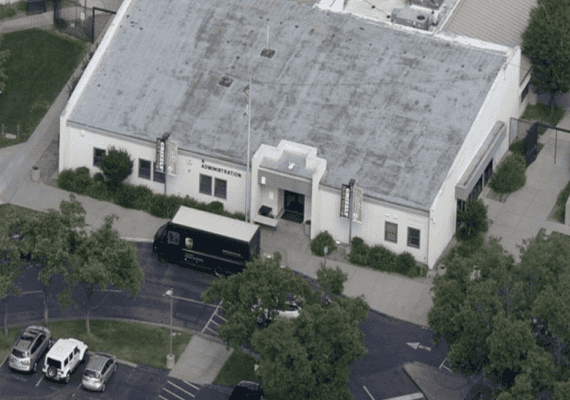 קליפורניה: תלמיד נעצר בחשד לתכנון טבח בהשראת התקיפה בקולומביין. בביתו נמצאו אפוד ואקדח דמה