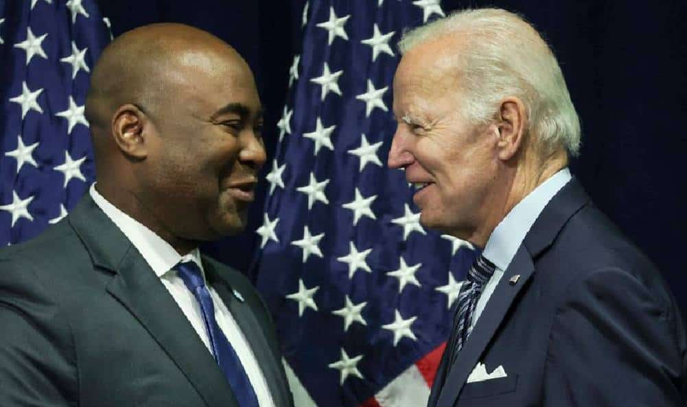 שפל היסטורי: רק 25 אחוזים מהאמריקאים מזדהים כדמוקרטים