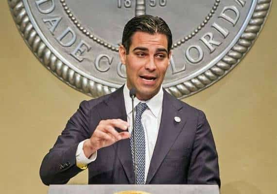 מיאמי: תביעה הוגשה בגין משאל שנוי במחלוקת שראש העיר מבקש לערוך