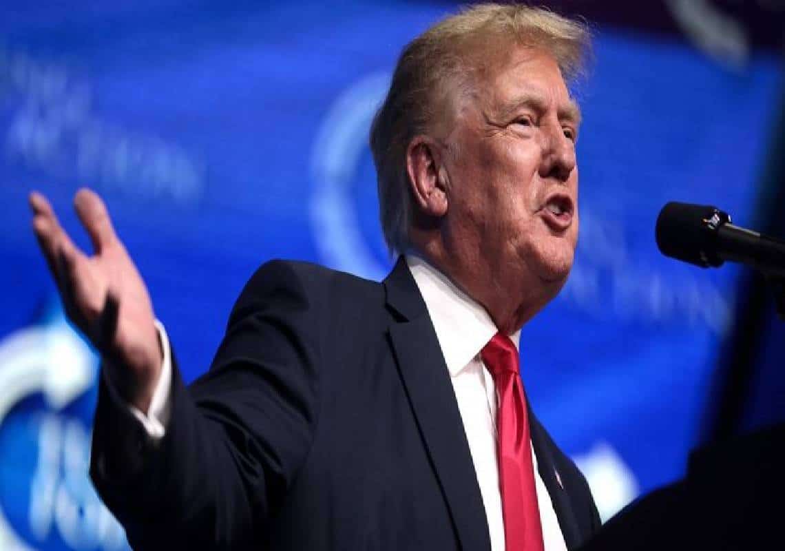 טראמפ נשאל: 'כיצד מתו יותר אנשים מאז החיסון מאשר לפניו?' - התעקש: "באמצעותו הצלתי 100 מיליון אנשים ממוות"