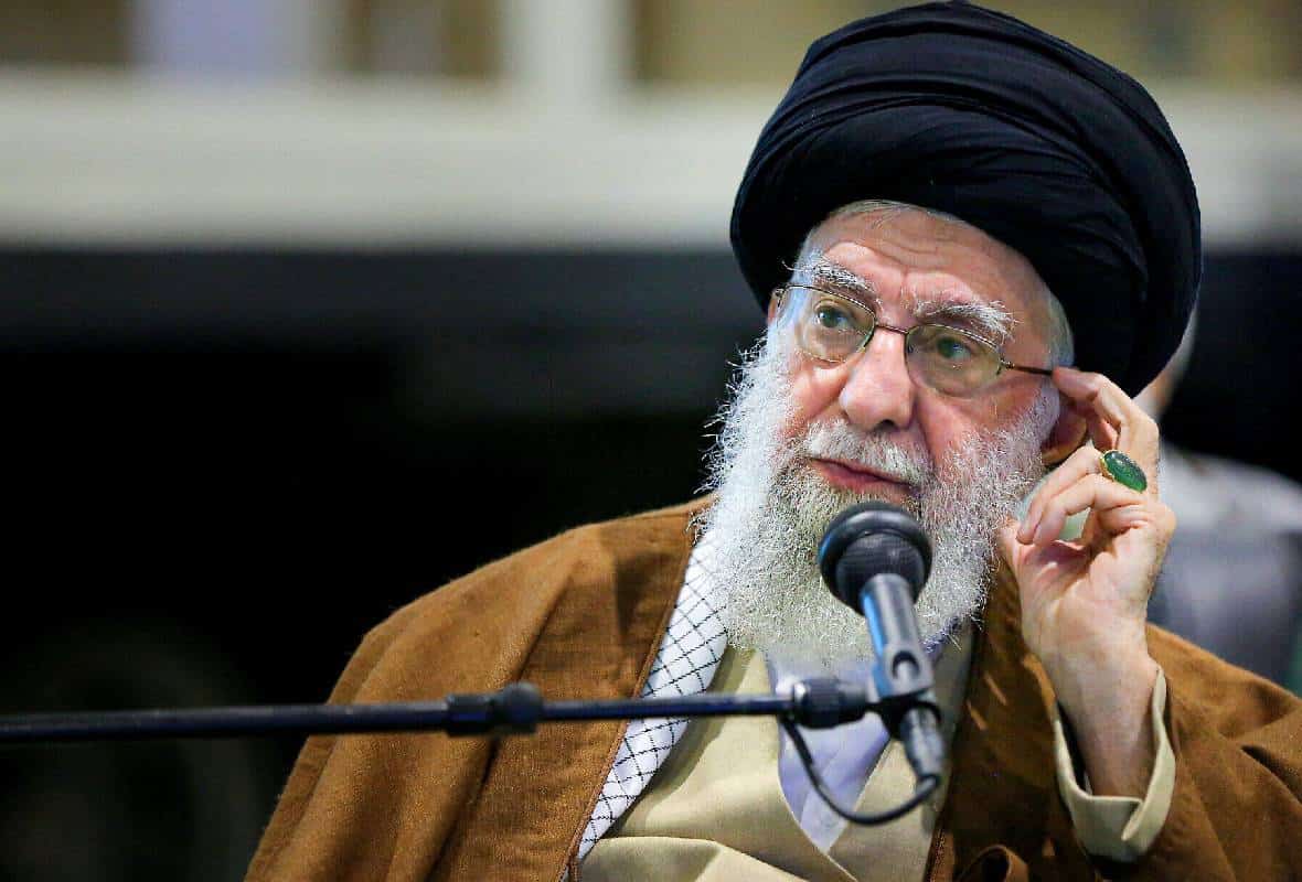 חשבונות הפייסבוק והאינסטגרם של האייתולה חמינאי הוסרו מהרשת החברתית 