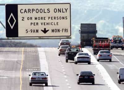 מהפכת התחבורה הירוקה נעצרת: קליפורניה מטילה קנסות של 500 דולר ומבטלת את ההטבה המרכזית לרכב החשמלי 