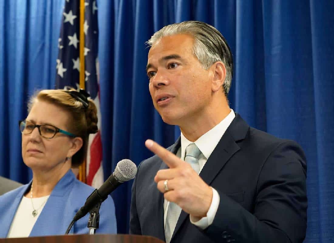 מדינות תובעות את טיקטוק, בטענה שהתכונות הממכרות שלה מכורות ילדים