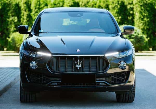 הונאת דמי אבטלה בקליפורניה: השיג במרמה מאות אלפי דולרים, ומיד רכש מזראטי חדשה