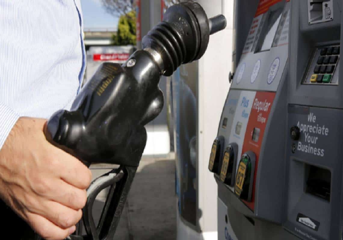 "הם רק רוצים כסף, נפסיק להשתמש ברכב": תושבי קליפורניה זועמים על מיסי הדלק שיוצאים משליטה וחלקם קוראים לשביתה