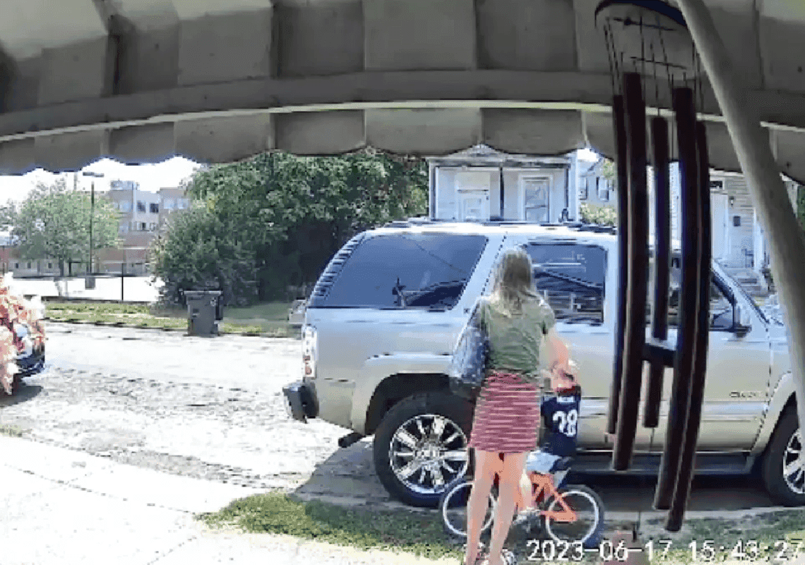 תיעוד מצמרר: התחזתה למפקחת מטעם שירות הגנת הילדים - וניסתה לחטוף ילד בן 4 