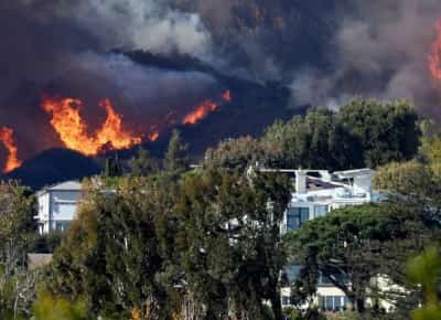 אין חידוש, אין חלופה: חברת ביטוח בקליפורניה מבטלת 1,363 פוליסות ומפקירה קהילות שלמות באזורי השריפות