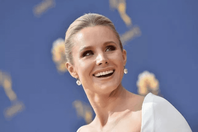 קריסטן בל נגד הנסיך משלגייה: "אסור לנשק אישה באמצע שינה"