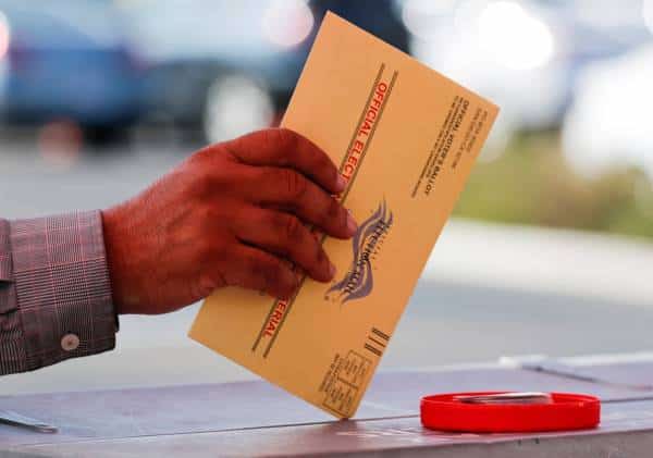 תושבי קליפורניה, ניו יורק ופלורידה, נרשמתם להצבעה בבחירות? אלו האפשרויות שנותרו לכם בהכרעה על זהות נשיא ארה"ב