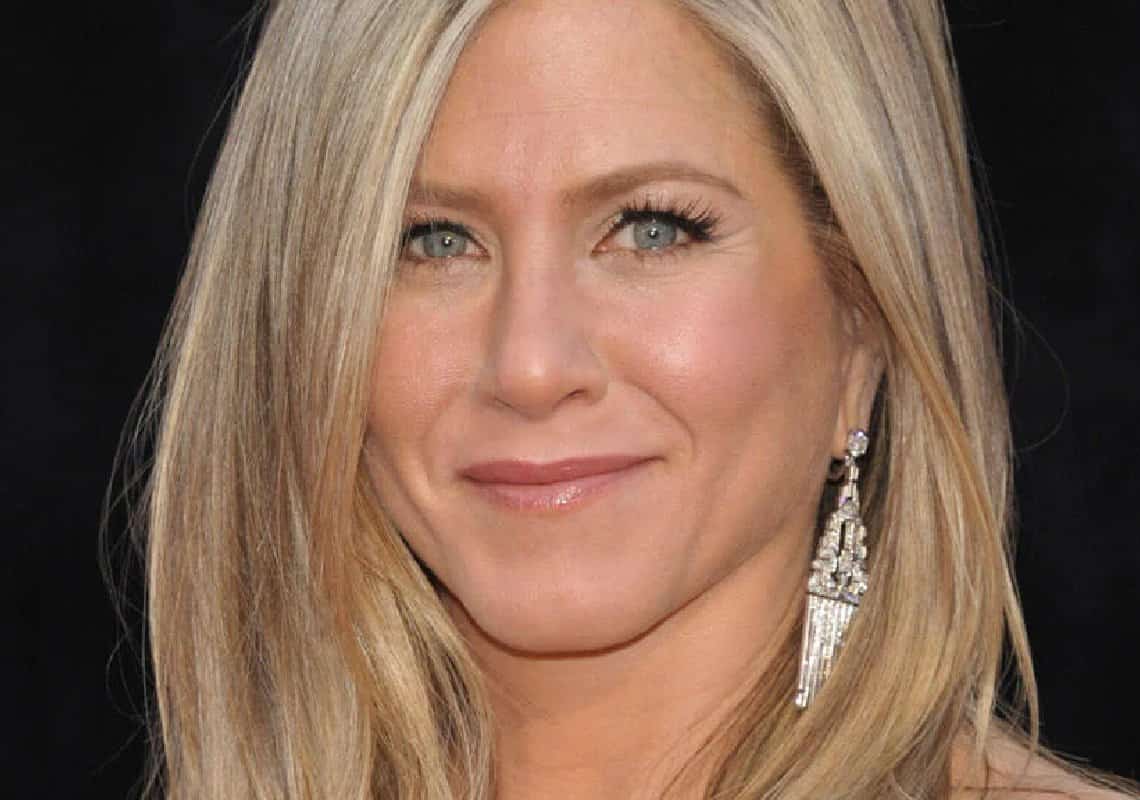 ג'ניפר אניסטון: "יש דור שלם שחושב שהסדרה חברים פוגענית"