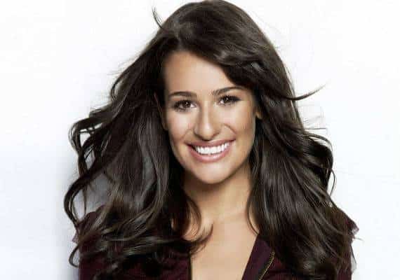 ליאה מישל התארסה: כוכבת הסדרה 'Glee' הציגה טבעת יהלומים שקיבלה מבן זוגה, זנדי רייך