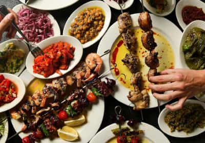 השף אייל שני מתרחב במיאמי: מסעדה חדשה עם הרבה עגבניות ושיפודים ישראליים