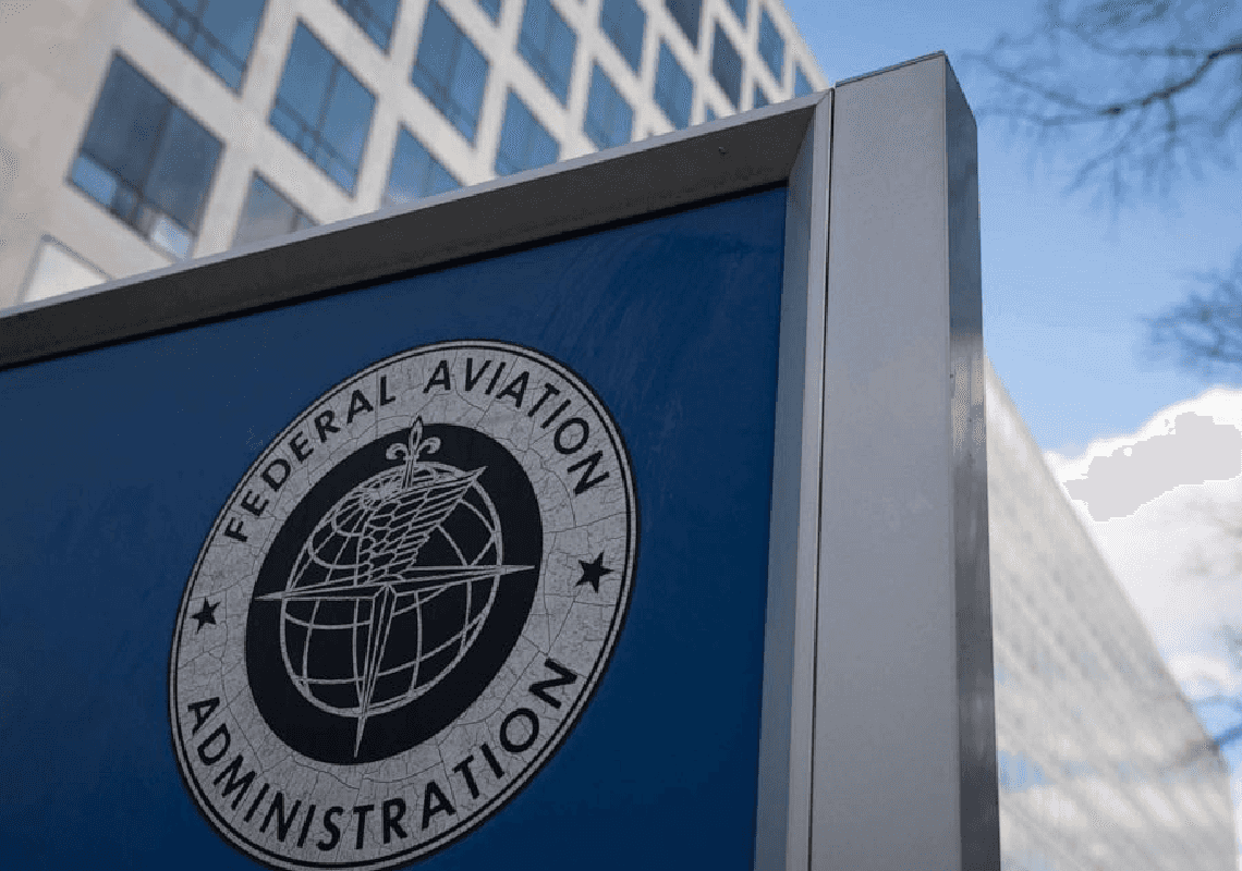 "שפה ניטרלית מגדרית": ה-FAA ישנה את השפה הרשמית בסוכנות