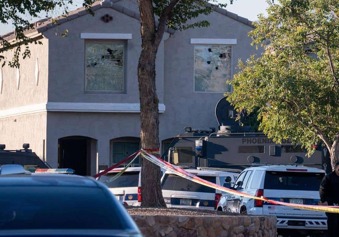 תקרית קשה באריזונה: 9 שוטרים נפצעו במהלך חילופי אש עם חמוש שהתבצר בבית