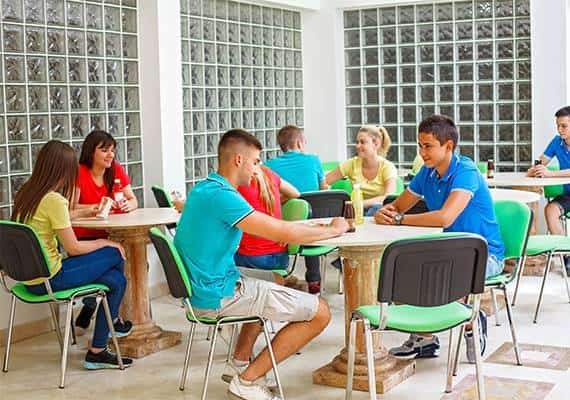 בגלל 15 סנט: תלמידה לא אכלה ארוחת צהריים בבית הספר