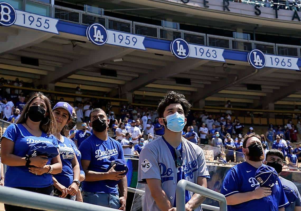 לוס אנג'לס: חובת מסכות נכנסה לתוקף באצטדיונים, הופעות ואירועים דומים