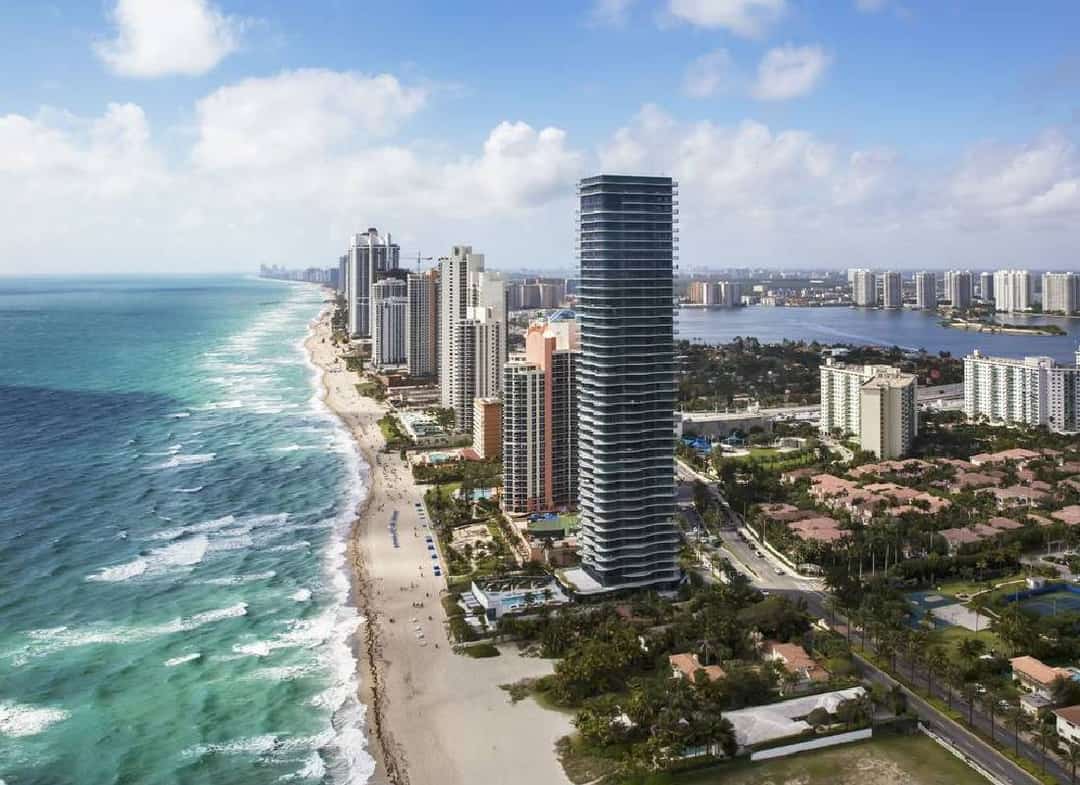 דרמה במיאמי: עשרות מגדלי יוקרה שוקעים באדמה - "זה מפתיע ומדאיג"