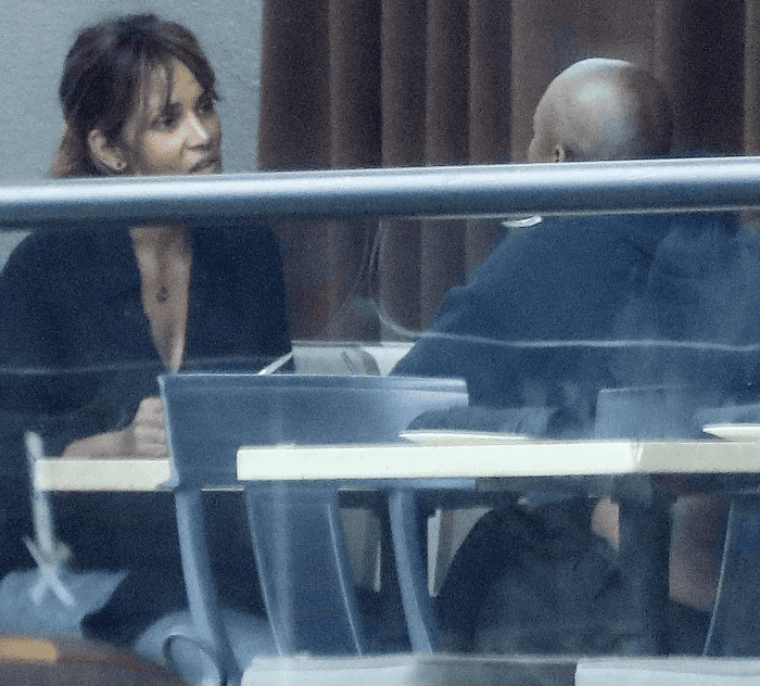 תצא מהארון? האלי ברי נצפתה בארוחה רומנטית עם אישה