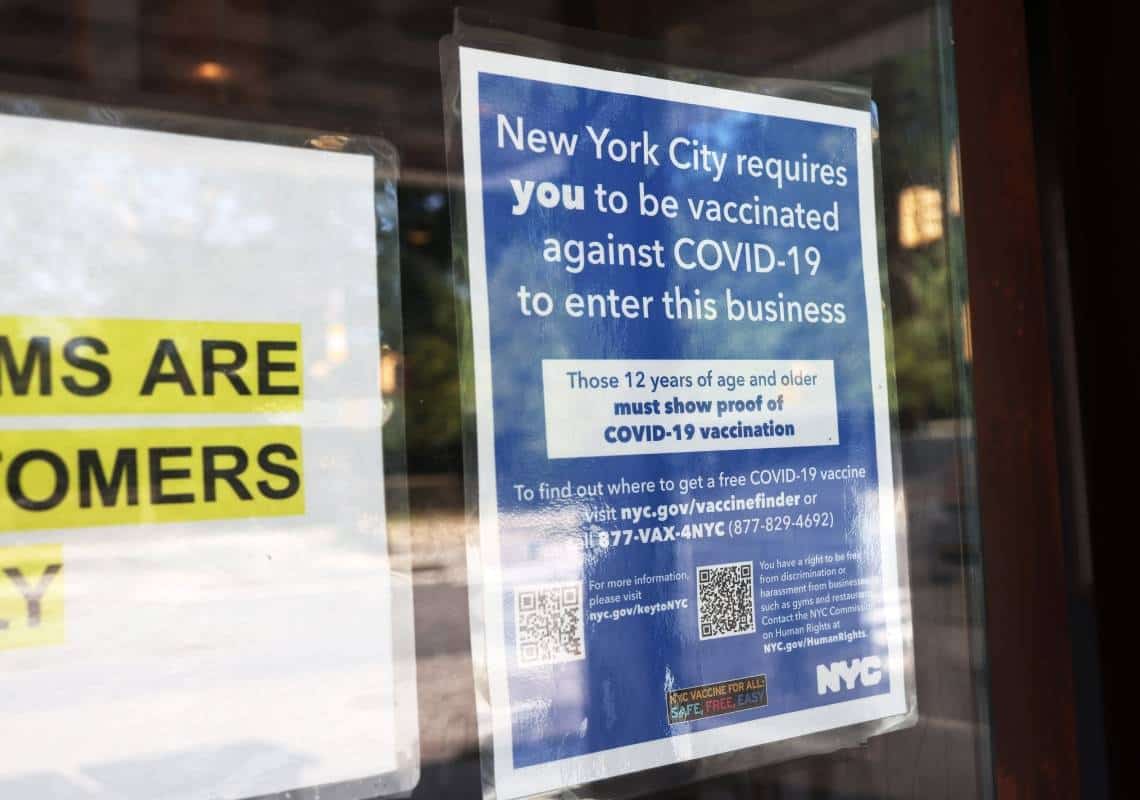 ראש עיריית ניו יורק הודיע: כל עובדי המגזר הפרטי יחויבו להתחסן