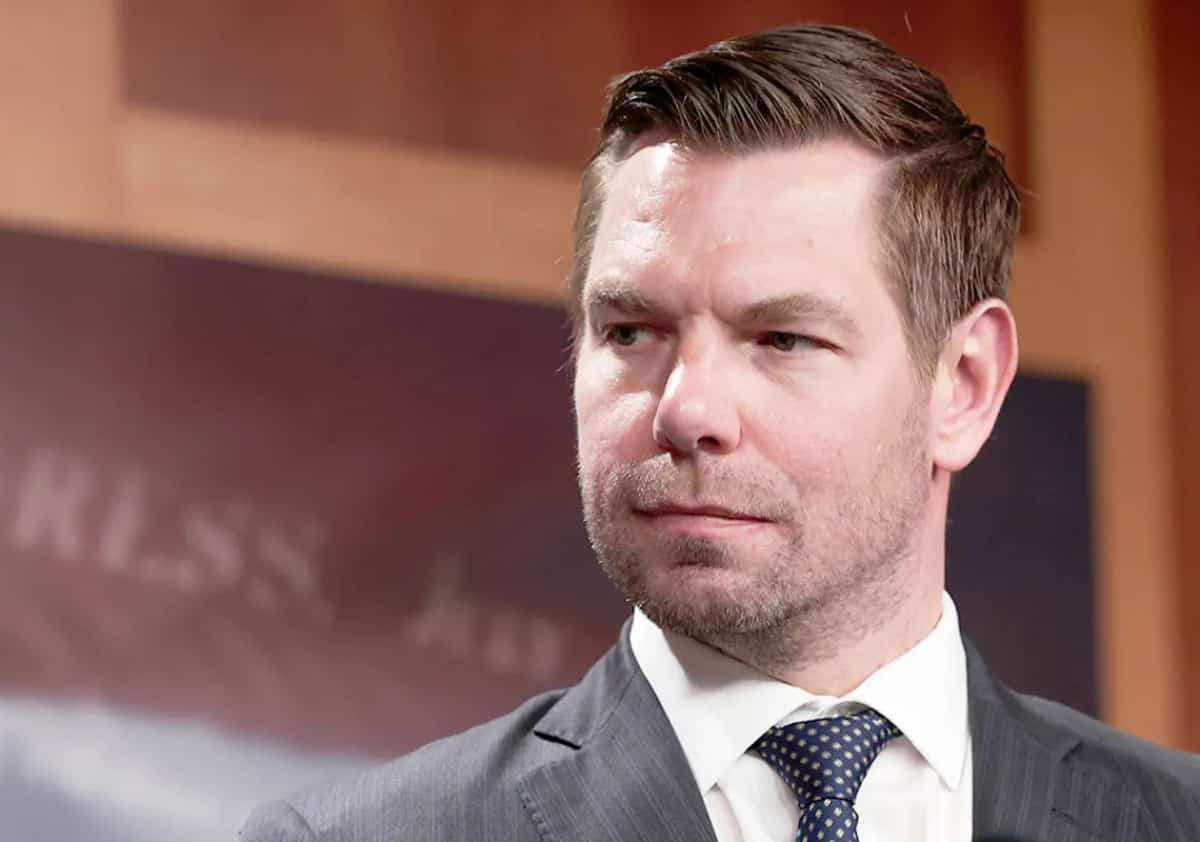 המרוץ למושלות קליפורניה מסתבך: טענות קשות נגד המועמד הדמוקרטי המוביל