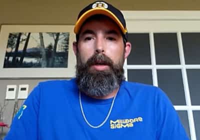 החזיק בגרין קארד 40 שנה - וסורב להיכנס לארה"ב בשל עבירות זניחות וישנות