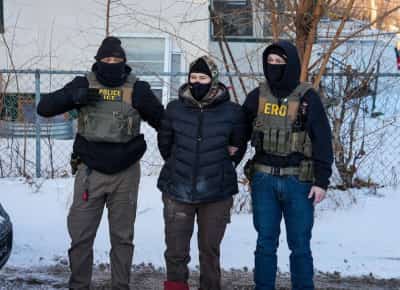 תשלחו אותי לכלא כדי שאוכל לישון: עורכת דין ממשלתית קורסת מול שופט בגל מבצעי הגירוש