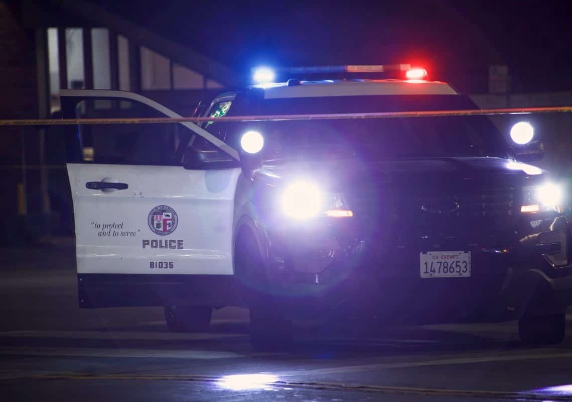 פריצה אלימה לבית בוואלי לוס אנג'לס: תושבת אנסינו נשדדה באיומי אקדח