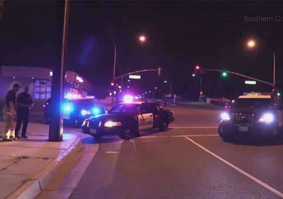 דרום קליפורניה: צעירה נהרגה לאחר שקפצה ממכונית נוסעת