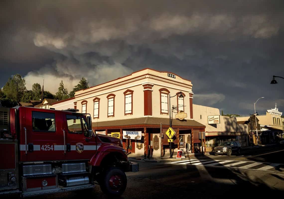 שריפה פרצה באזור יוסמיטי, כאלפיים תושבים נערכים להתפנות מבתיהם