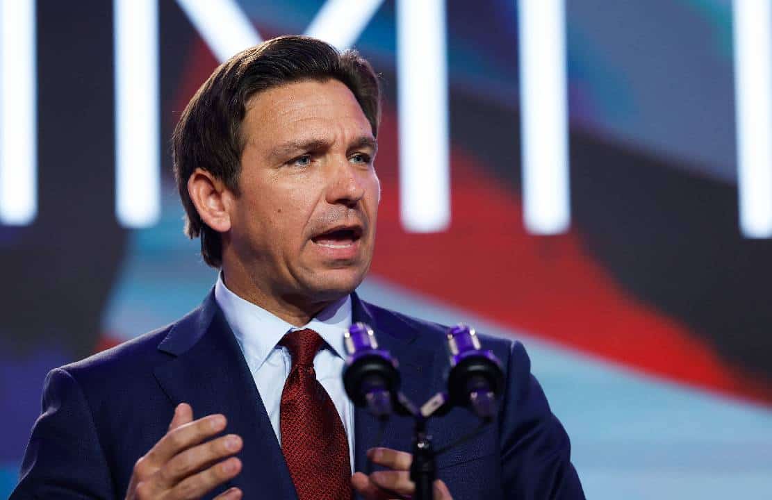 "לא ניו יורק או קליפורניה": דה-סנטיס מוביל הצעת חוק חדשה - "יד קשה נגד גנבי חבילות מבתים ועברייני קמעונאות"