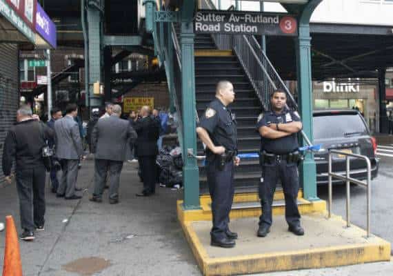 ניו יורק: צעיר פתח באש ברכבת התחתית במהלך קטטה, ופצע עובר אורח