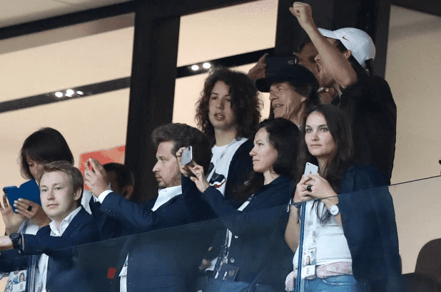 הנבואה שהגשימה את עצמה: מיק ג'אגר הלך לראשונה למשחק של אנגליה, הנבחרת הפסידה