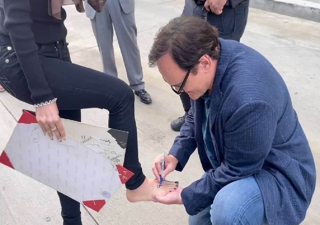טרנטינו קפץ לביקור בלוס אנג׳לס, וזה האקט המפתיע שעשה עם מעריצה 