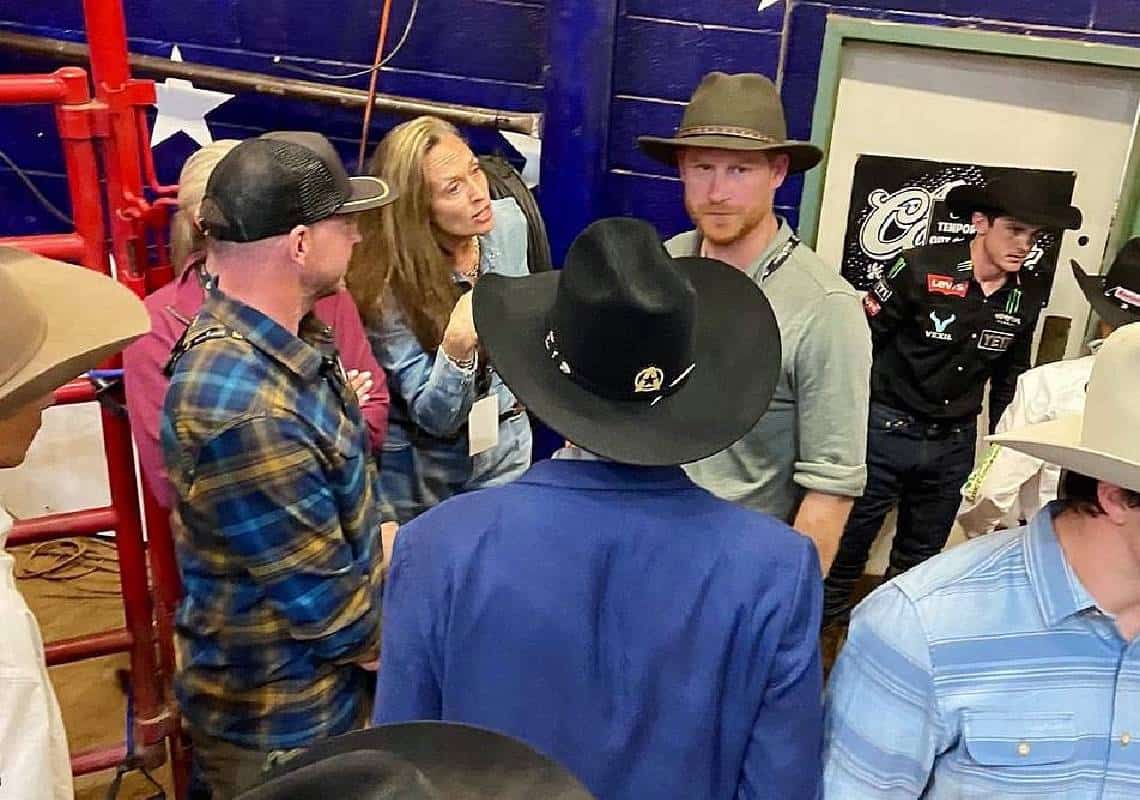 בזמן שמייגן מרקל פועלת למען זכויות בעלי חיים, זה מה שהנסיך הארי עושה