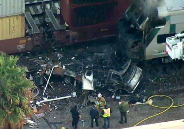 לוס אנג'לס: רכבת נוסעים התנגשה ברכב, שיבושים במערך התחבורה הציבורית