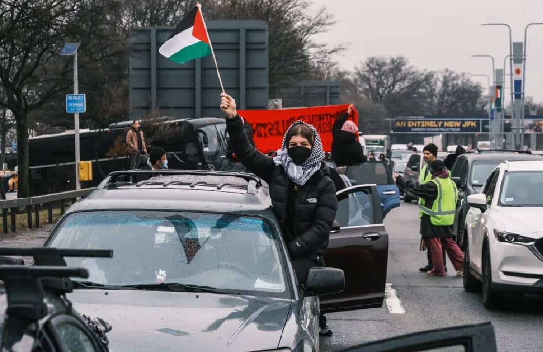 המשימה - לשתק את אמריקה: ב-JFK וב-LAX מתפרעים פרו-פלסטינים חסמו את 2 שדות התעופה המרכזיים של ארצות הברית