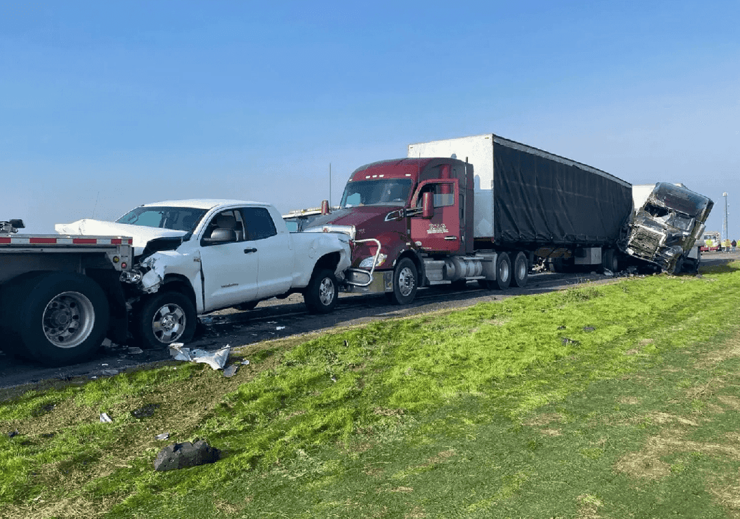 תאונת שרשרת עם עשרות כלי רכב צפונית ללוס אנג'לס: שני הרוגים וכעשרה פצועים