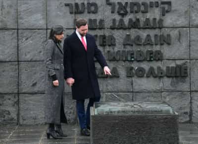 יום השואה בלי יהודים: הצהרת סגן נשיא ארה״ב מעוררת סערה חוצת מחנות