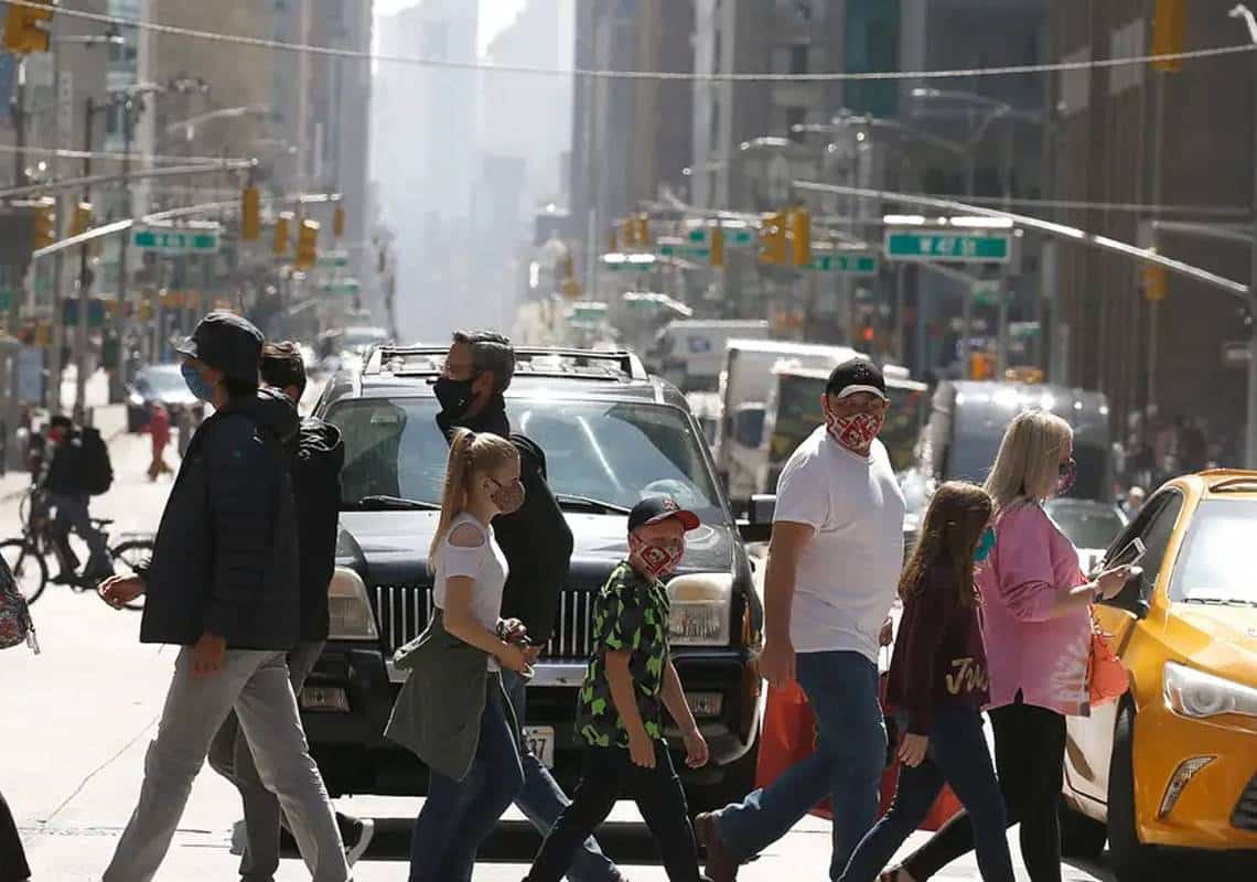 ניו יורק מיישרת קו עם ה-CDC: הקלה משמעותית במגבלות הקורונה