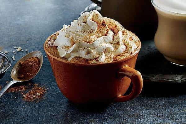 רמת הסוכר בדם שלכם צפויה לעלות: עונת המשקאות החגיגיים הגיעה לבתי הקפה