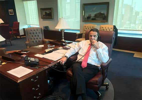 פרשת שליח הפיצה: מושל ניו יורק במחווה למהגר הלא חוקי