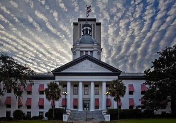 לא בבית ספרנו: פלורידה אוסרת בחוק על אנטישמיות