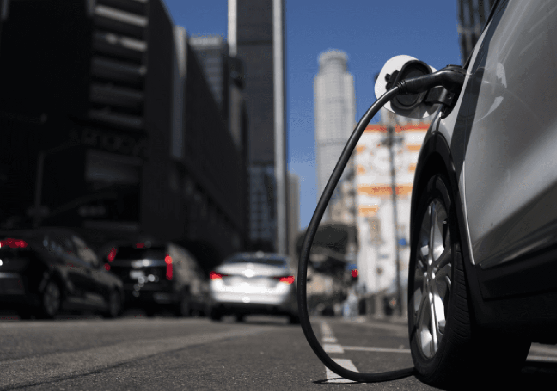 נוסע יותר? תשלם יותר: התכנית שתחליף את מס הדלק בקליפורניה