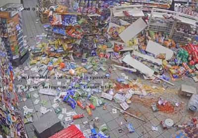 ניסיון גניבה פראי בטקסס: שני גנבים גררו כספומט מסניף סבן-אילבן והשאירו אחריהם הרס מוחלט