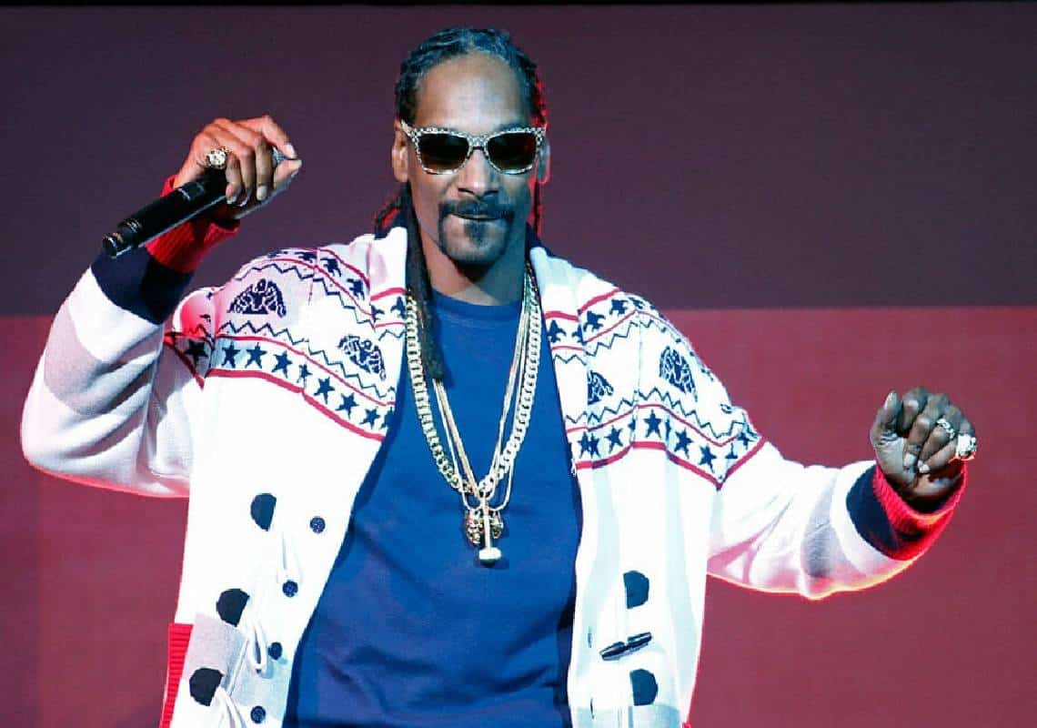 רקדנית במה של סנופ דוג חושפת: ״הוא תקף אותי מינית״