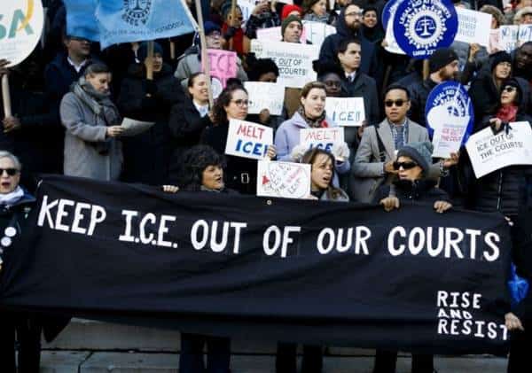 רשות ההגירה התעלמה מהחוק בקליפורניה ועצרה שני חשודים בכניסה לא חוקית לארה"ב